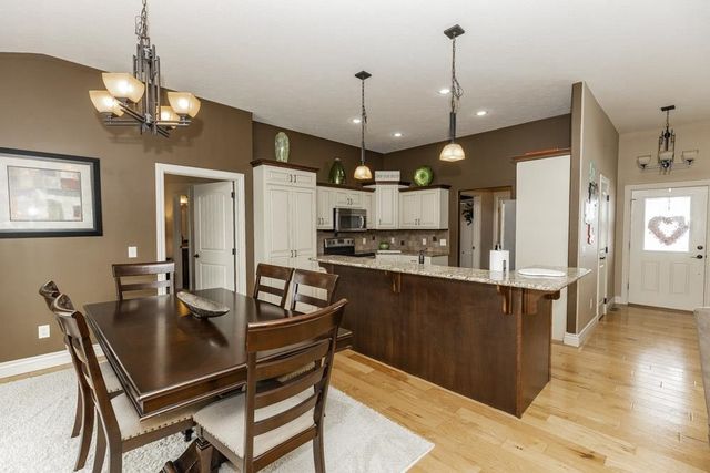 2212 Brookefield Dr, Salina, KS 67401