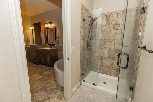 2212 Brookefield Dr, Salina, KS 67401