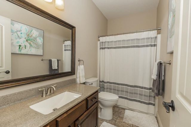 2212 Brookefield Dr, Salina, KS 67401