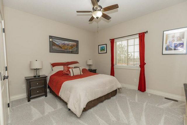 2212 Brookefield Dr, Salina, KS 67401