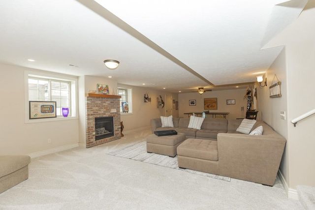 2212 Brookefield Dr, Salina, KS 67401