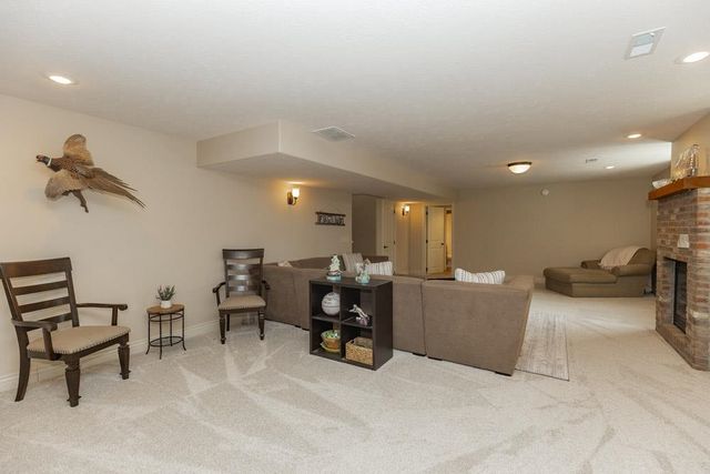 2212 Brookefield Dr, Salina, KS 67401