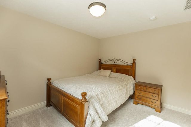 2212 Brookefield Dr, Salina, KS 67401