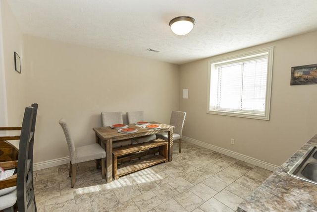 2212 Brookefield Dr, Salina, KS 67401