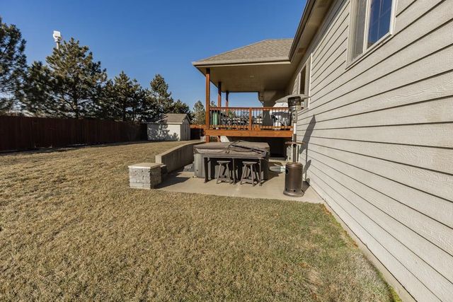 2212 Brookefield Dr, Salina, KS 67401