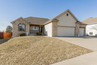 2212 Brookefield Dr, Salina, KS 67401