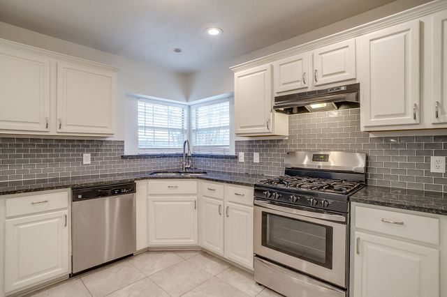 701 Stonebrooke Drive, Burleson, TX 76028