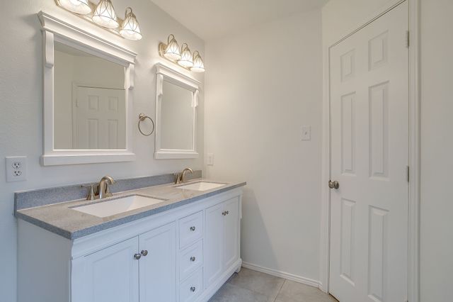 701 Stonebrooke Drive, Burleson, TX 76028