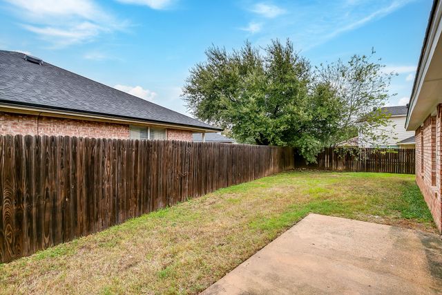 701 Stonebrooke Drive, Burleson, TX 76028