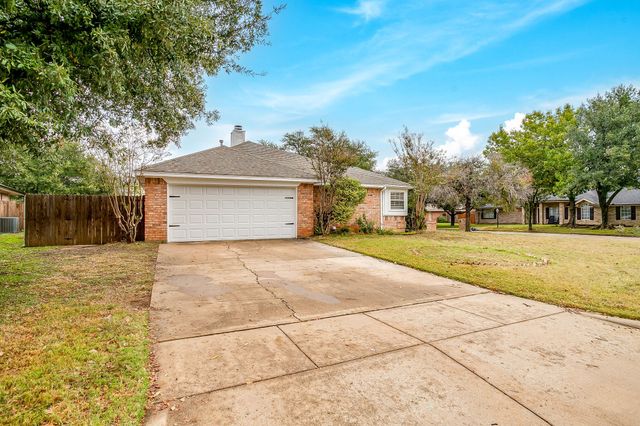 701 Stonebrooke Drive, Burleson, TX 76028