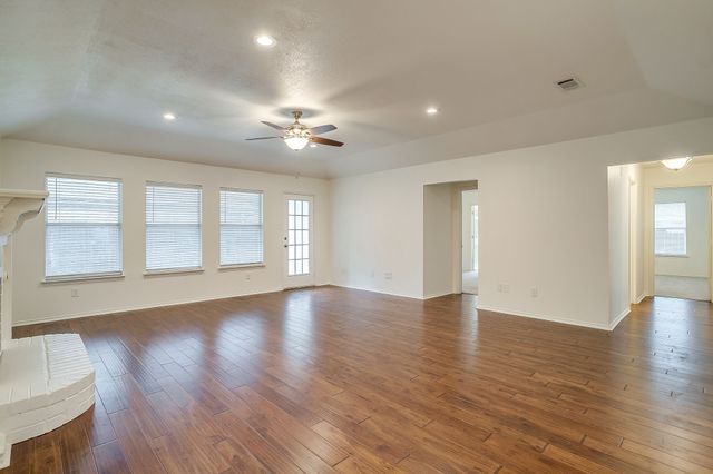 701 Stonebrooke Drive, Burleson, TX 76028