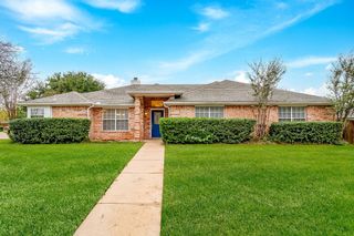 701 Stonebrooke Drive, Burleson, TX 76028