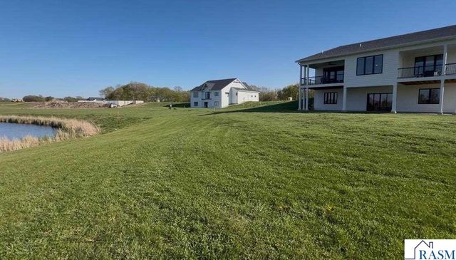 34 N Pointe Court, North Mankato, MN 56003
