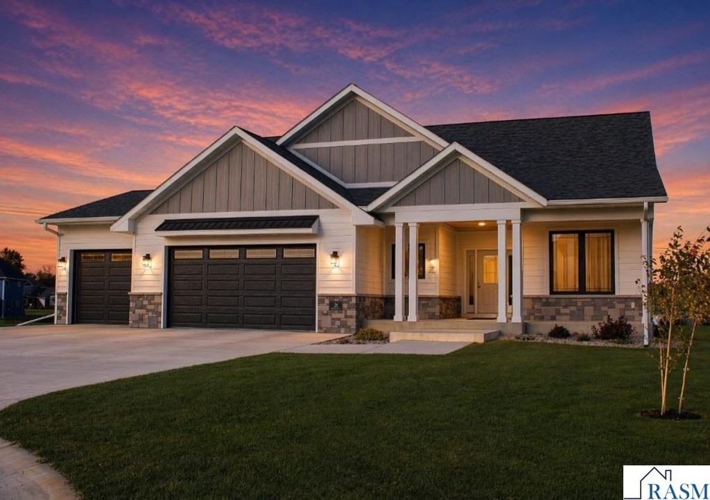 34 N Pointe Court, North Mankato, MN 56003
