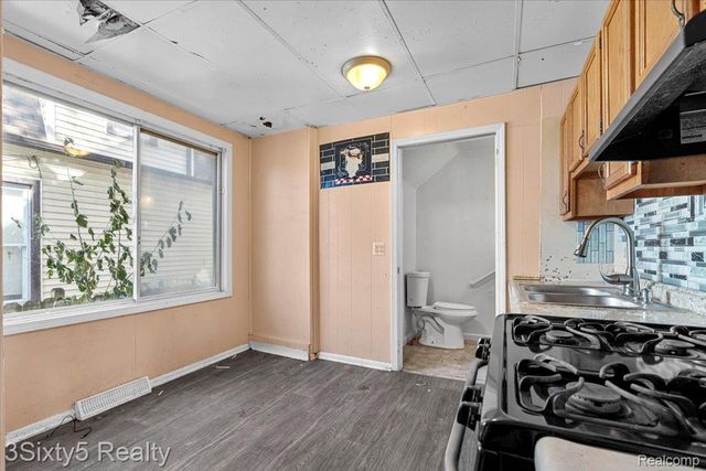 98 Le Roy Street, River Rouge, MI 48218