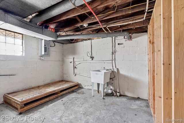 98 Le Roy Street, River Rouge, MI 48218