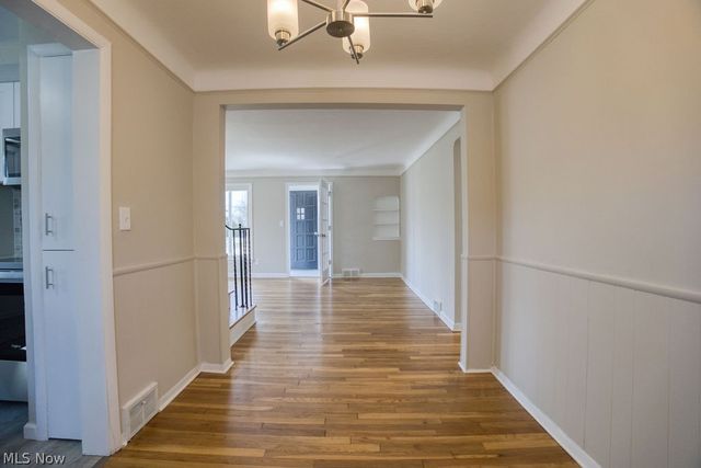 1639 Edgefield Road, Lyndhurst, OH 44124