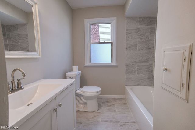 1639 Edgefield Road, Lyndhurst, OH 44124