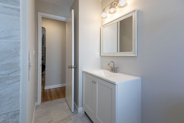 1639 Edgefield Road, Lyndhurst, OH 44124