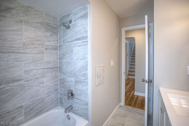 1639 Edgefield Road, Lyndhurst, OH 44124