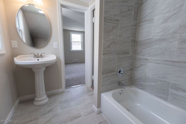 1639 Edgefield Road, Lyndhurst, OH 44124