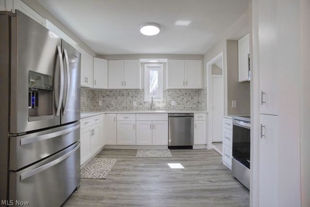 1639 Edgefield Road, Lyndhurst, OH 44124