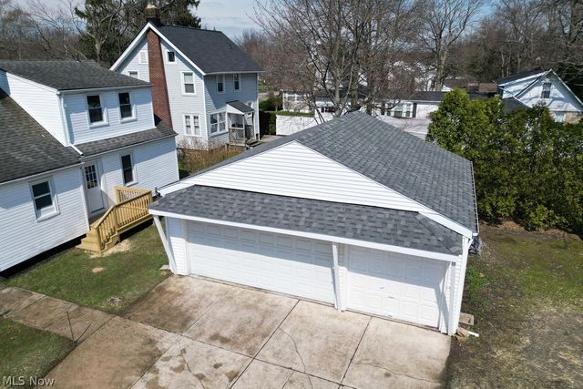 1639 Edgefield Road, Lyndhurst, OH 44124