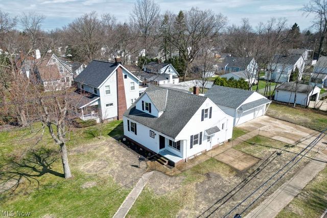 1639 Edgefield Road, Lyndhurst, OH 44124