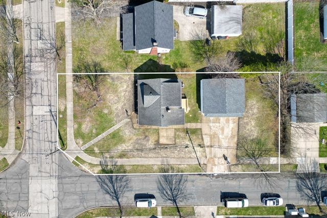 1639 Edgefield Road, Lyndhurst, OH 44124