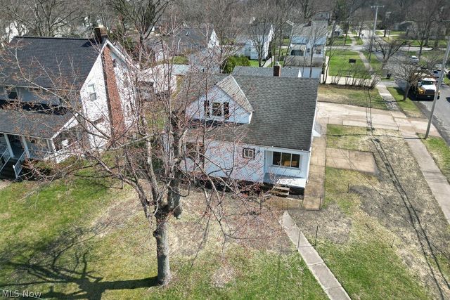 1639 Edgefield Road, Lyndhurst, OH 44124