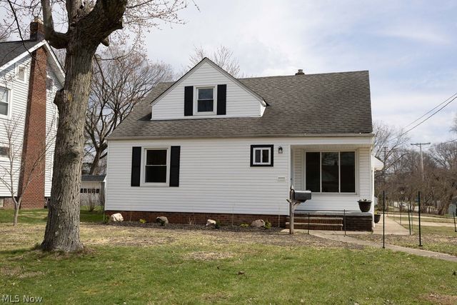 1639 Edgefield Road, Lyndhurst, OH 44124