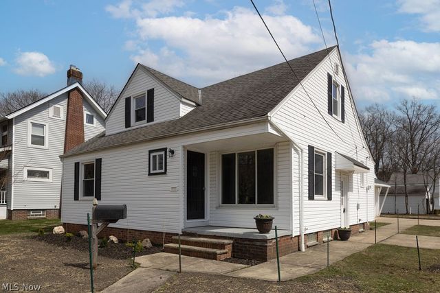 1639 Edgefield Road, Lyndhurst, OH 44124