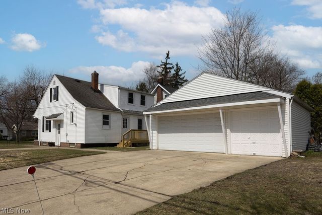 1639 Edgefield Road, Lyndhurst, OH 44124