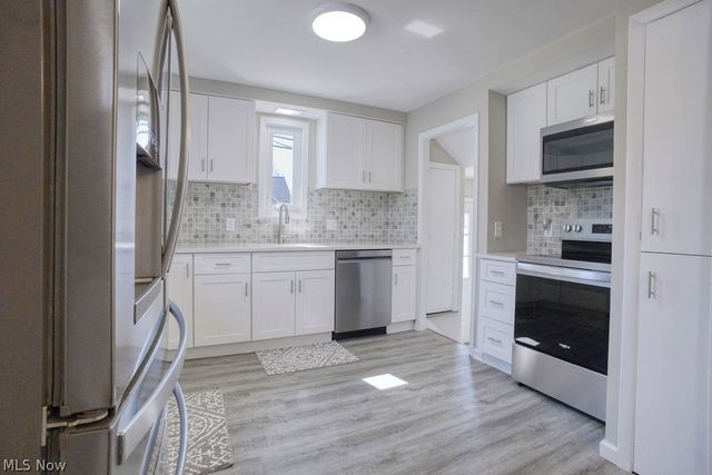 1639 Edgefield Road, Lyndhurst, OH 44124