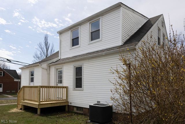 1639 Edgefield Road, Lyndhurst, OH 44124