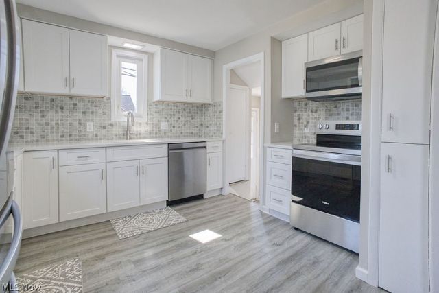 1639 Edgefield Road, Lyndhurst, OH 44124