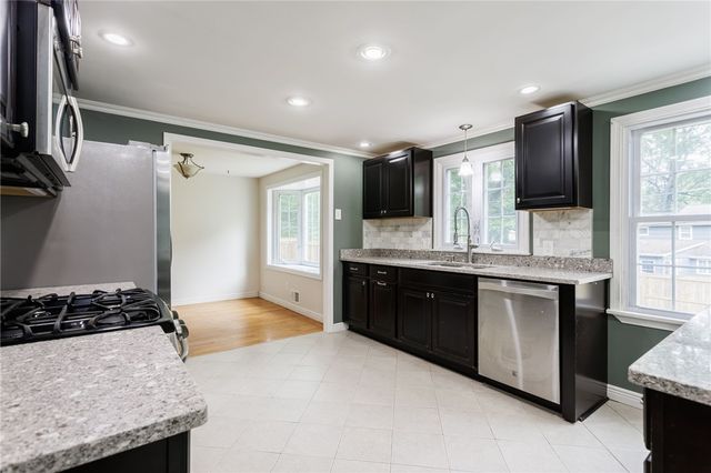 32 White Birch Circle, Chili, NY 14624