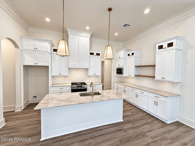 115 Fountain Meadow Drive, Broussard, LA 70518