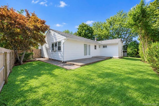 1 Azealia Court, Commack, NY 11725