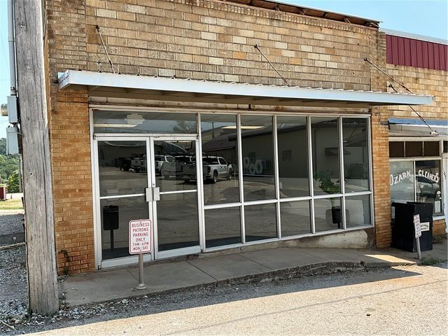 105 S College Street, Huntsville, AR 72740