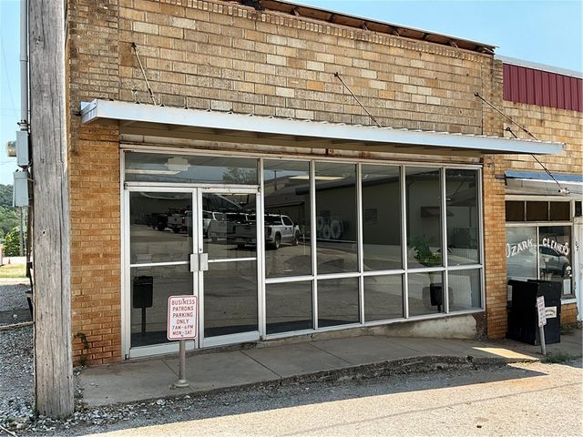 105 S College Street, Huntsville, AR 72740