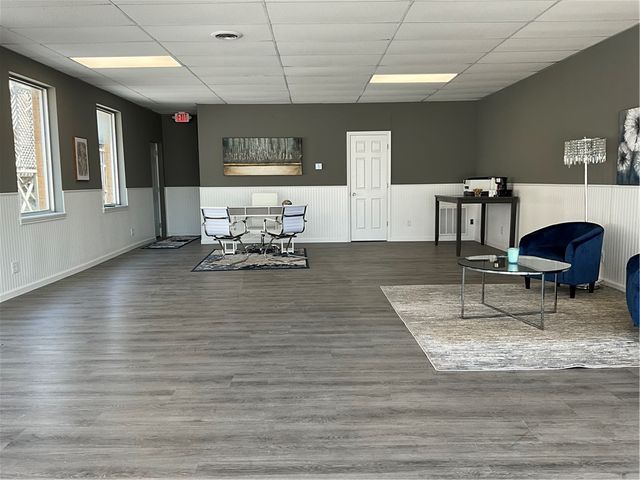 105 S College Street, Huntsville, AR 72740