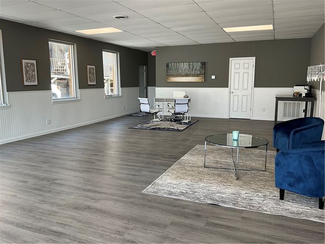 105 S College Street, Huntsville, AR 72740