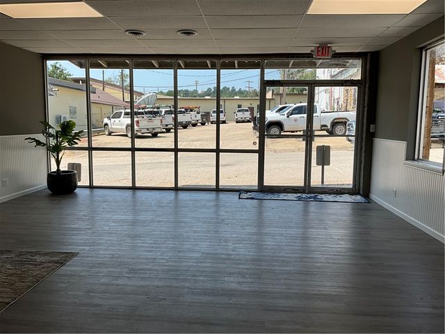 105 S College Street, Huntsville, AR 72740