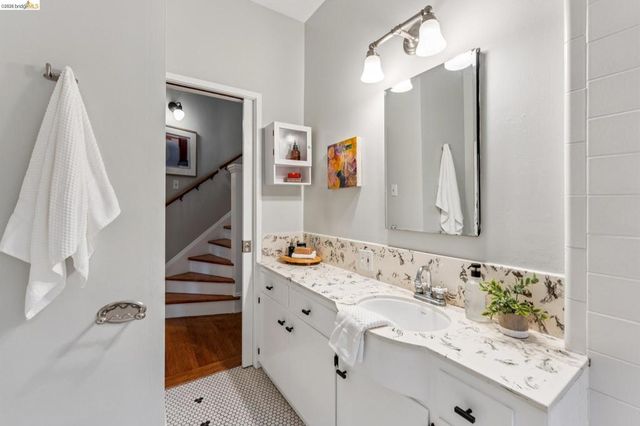 5941 5941 Keith Ave, Oakland, CA 94618