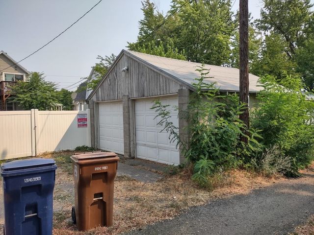 1012 E Indiana Ave, Spokane, WA 99207