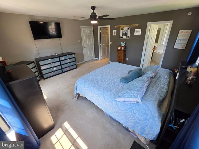 45 VALENTINE RD, Warminster, PA 18974