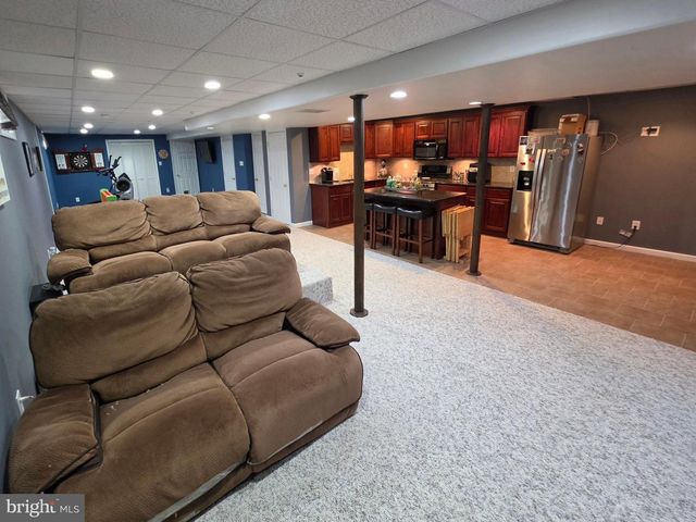 45 VALENTINE RD, Warminster, PA 18974