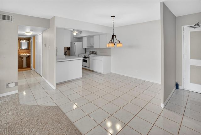 10355 PARADISE BOULEVARD 907, Treasure Island, FL 33706