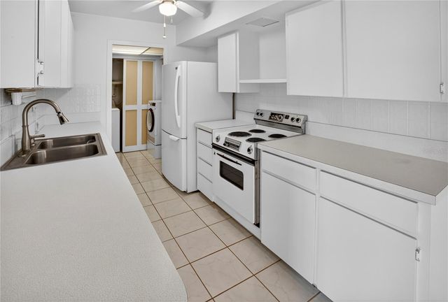10355 PARADISE BOULEVARD 907, Treasure Island, FL 33706